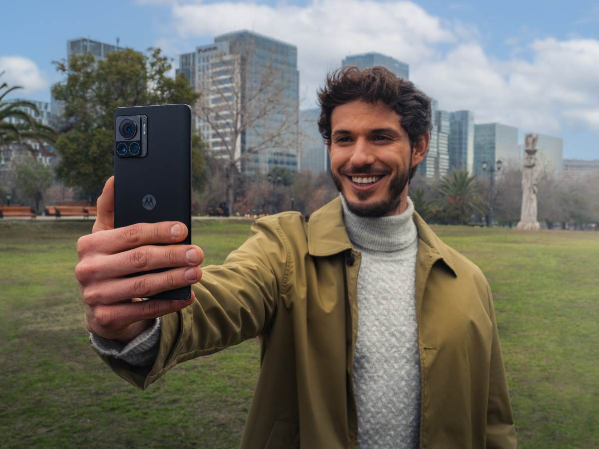 Motorola Edge 30 Ultra Lifestyle 9.jpg