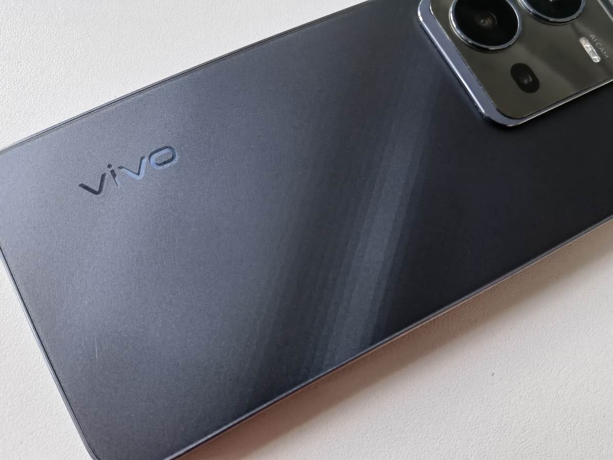 vivo X80 Lite mobilni telefon i vivo TWS Air Bluetooth slušalice (14).jpg