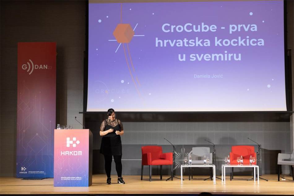 HAKOM CroCube