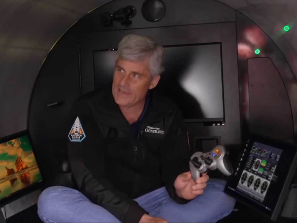 Titan podmornica kontroler 2.jpg