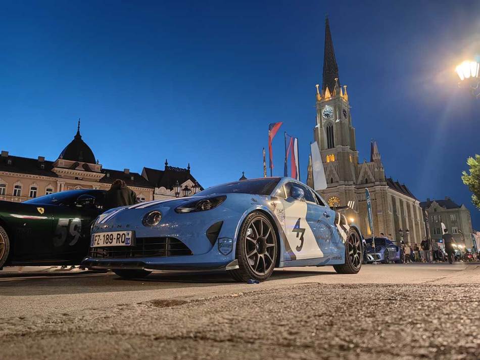 Huawei Mate X3 kamera noć 9.jpg