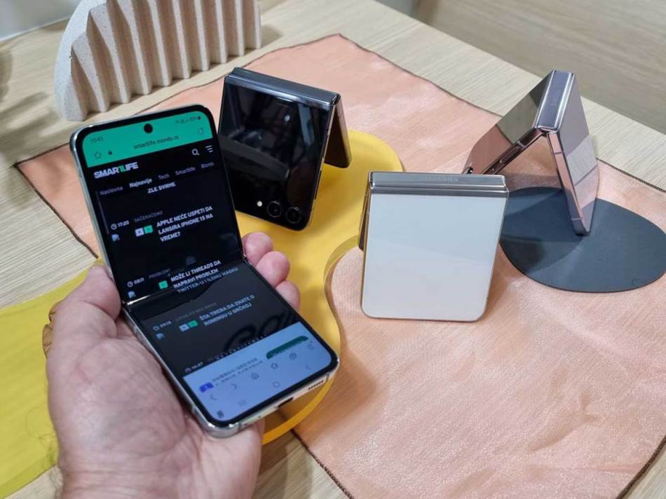 Samsung Galaxy Z Flip5 uživo 3.jpg