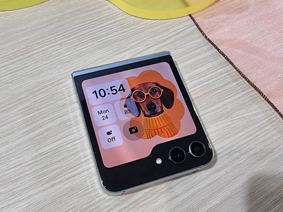 Samsung Galaxy Z Flip5 uživo 10.jpg