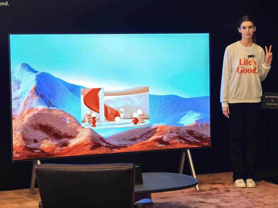 LG SIGNATURE OLED M 3.jpg
