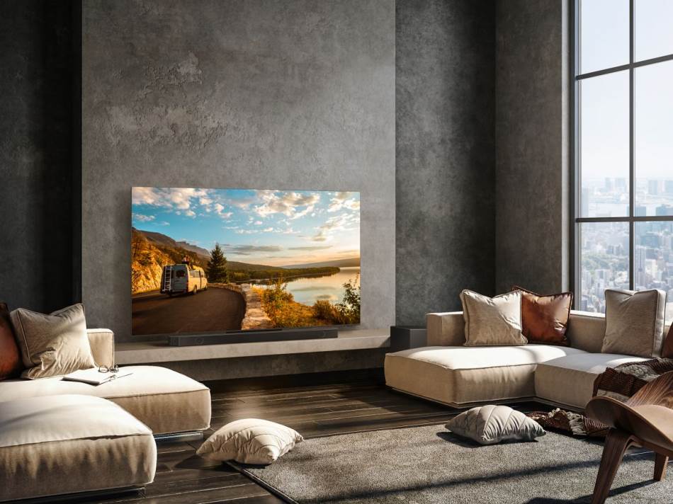 Samsung Neo QLED 8K_QN900C_With Soundbar.jpg
