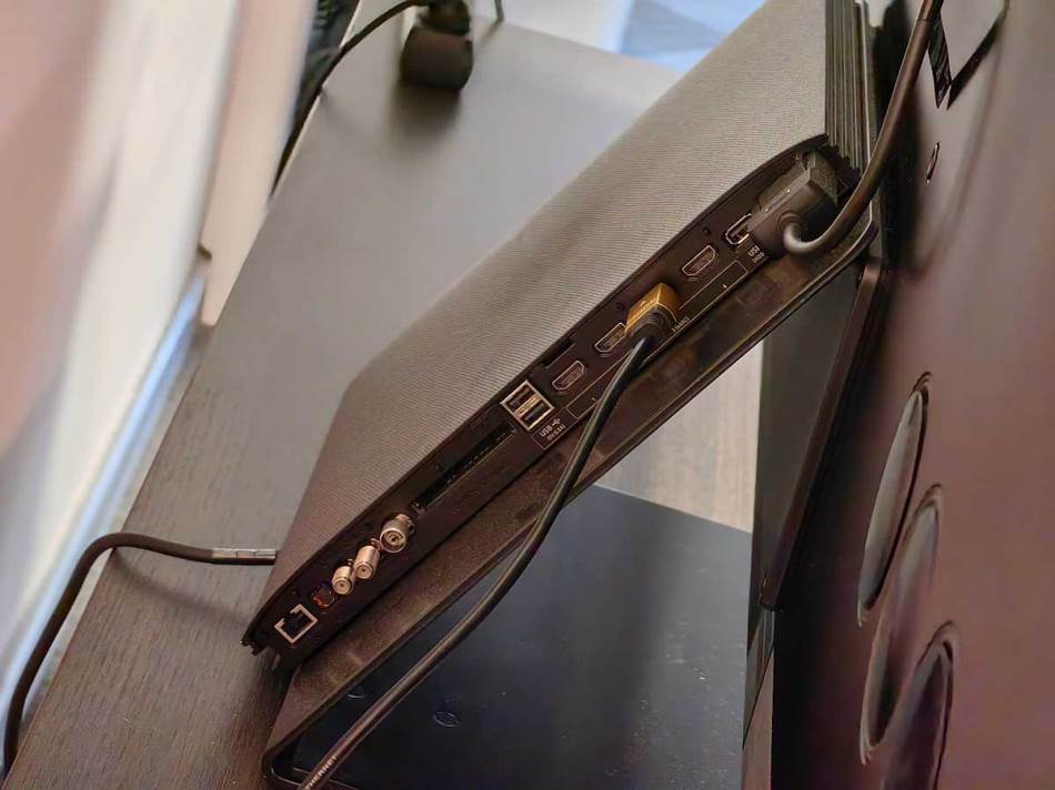 Samsung S95C OLED 13.jpg