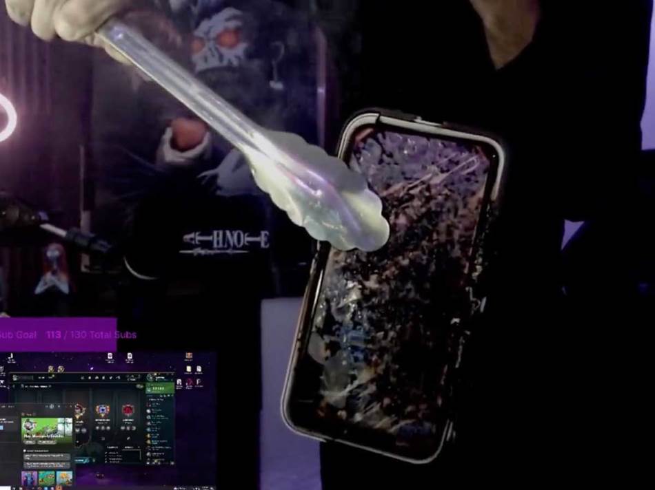 iPhone nakon eksplozije baterije uživo tokom strima