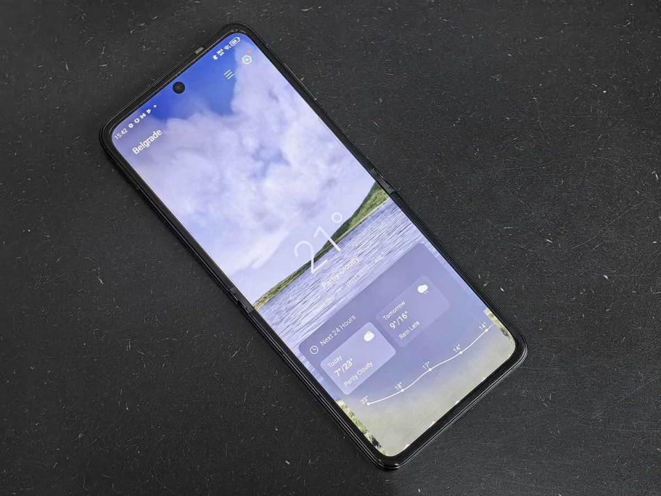 TECNO Phantom V Flip 5G glavni ekran