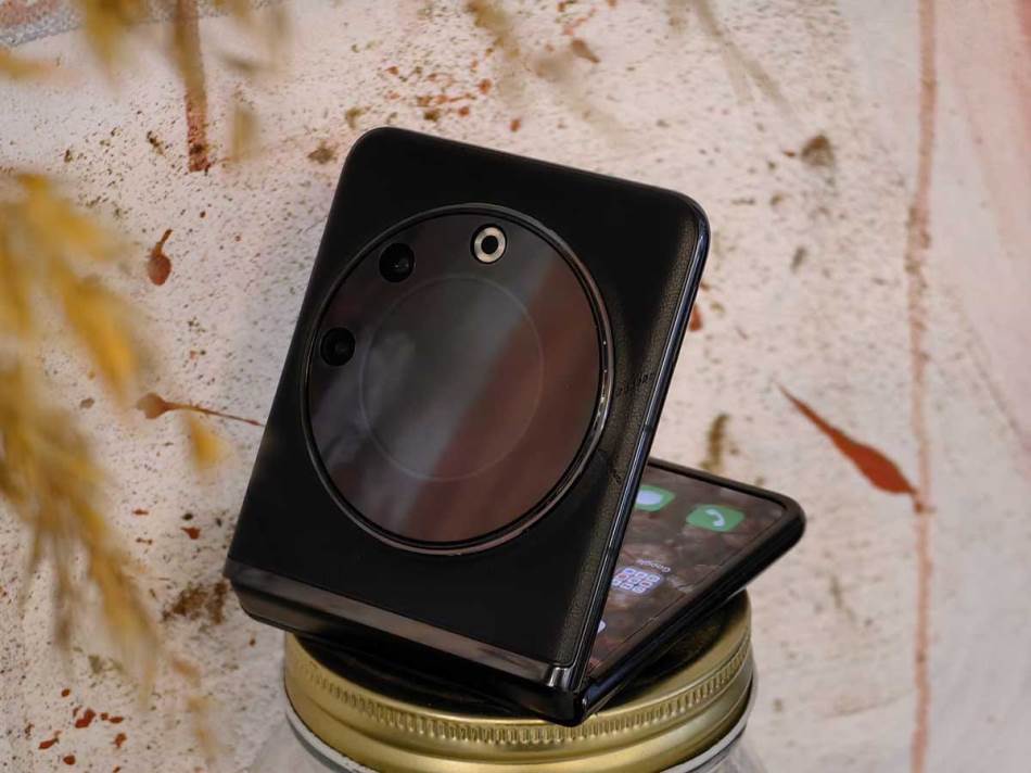 TECNO Phantom V Flip izgled
