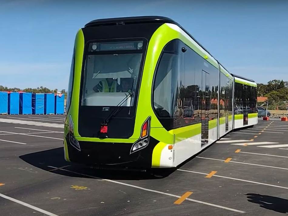 Autonomni tramvaj _ Pert _ Foto YouTube Transport of Perth.jpg