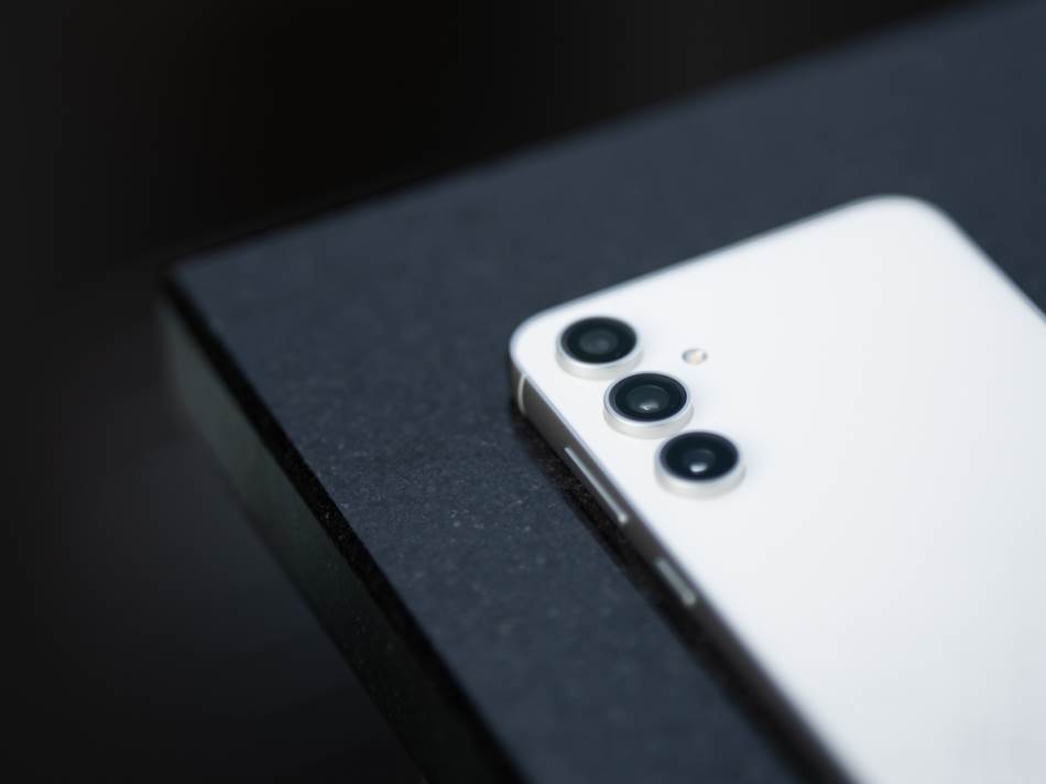 Samsung Galaxy S23 FE _ Foto Uroš Arsić (1).jpg