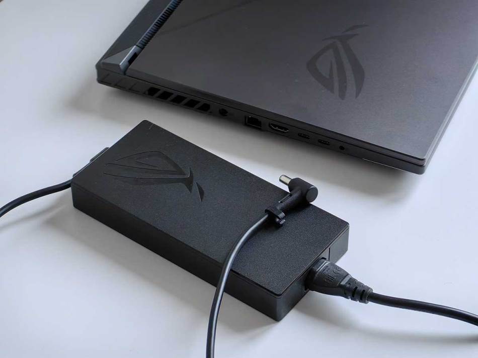 ASUS ROG STRIX G16 baterija i punjenje
