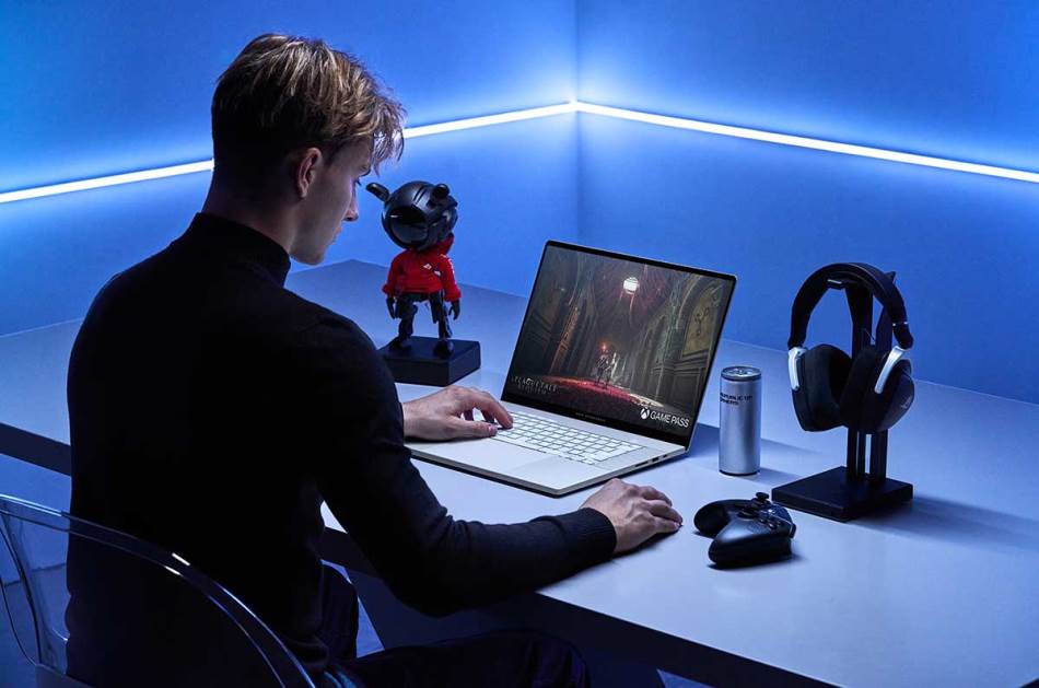 Gejming na ROG Zephyrus G16 laptopu