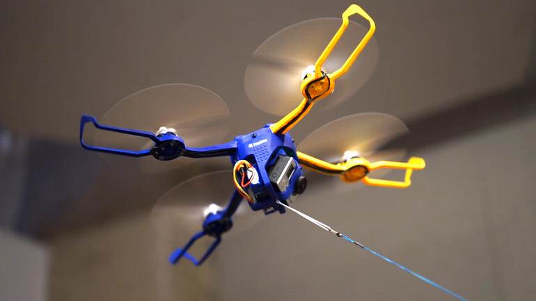 FotoKite Phi dron za selfi sa cetiri elise i kamerom