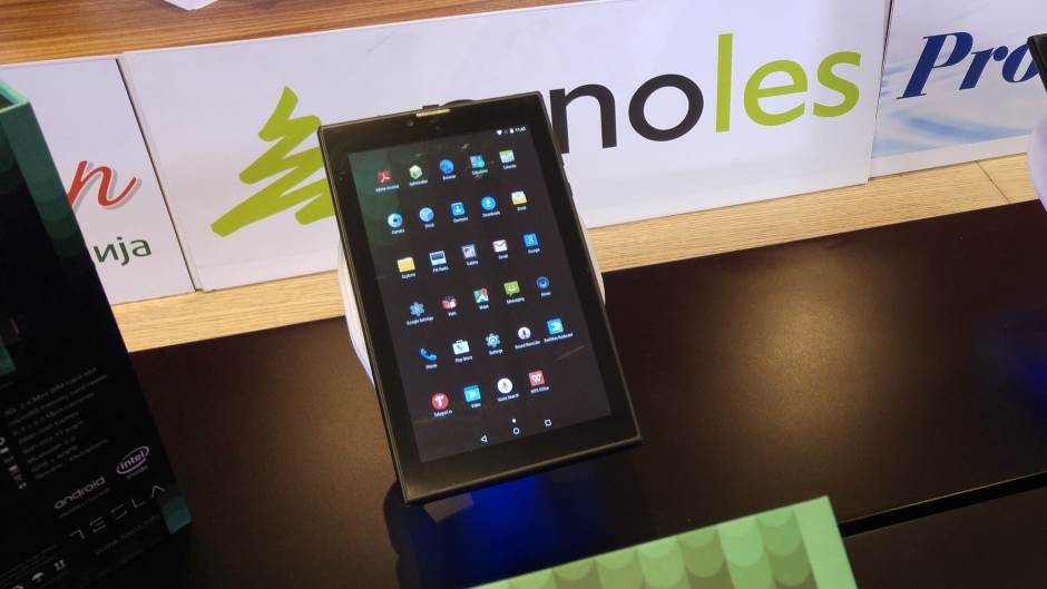 Predstavljeni prvi interaktivni obrazovni portal u Srbiji Maša i Raša