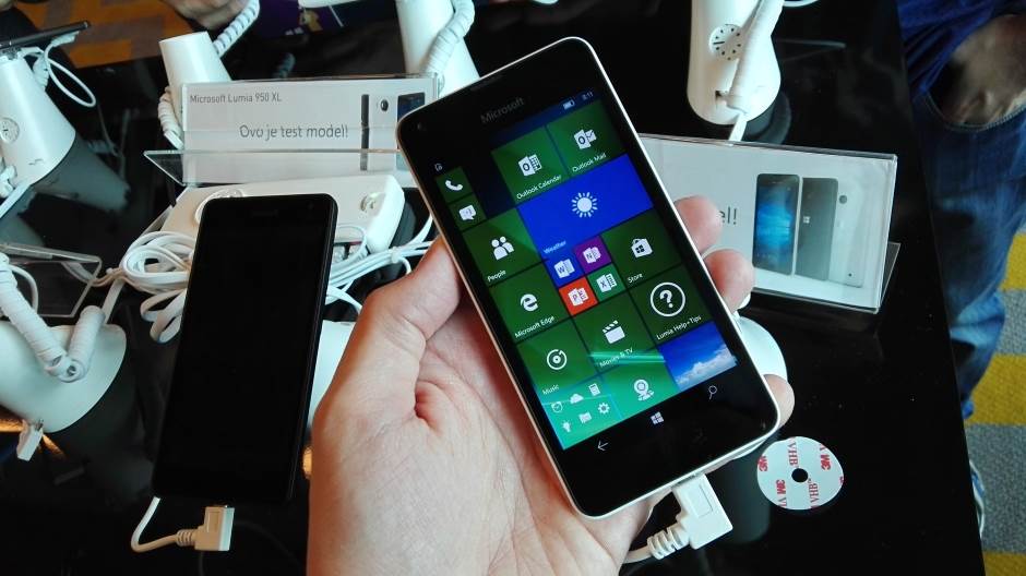 Lumia 550 Windows 10  video, specifikacije, slike, kupovina, cena i opis