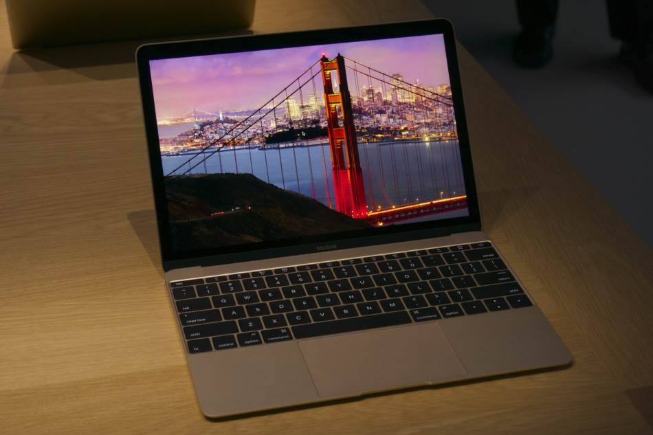 Apple MacBook test i cena