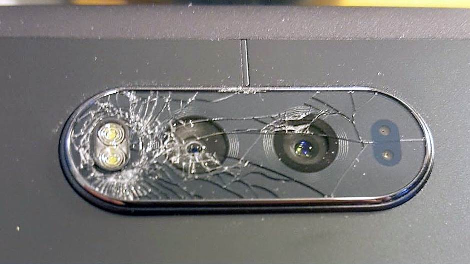 LG V20 staklo kamere problem