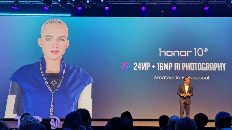 Honor 10 cena u Srbiji, prodaja, kupovina, Robot Sofija humanoid AI