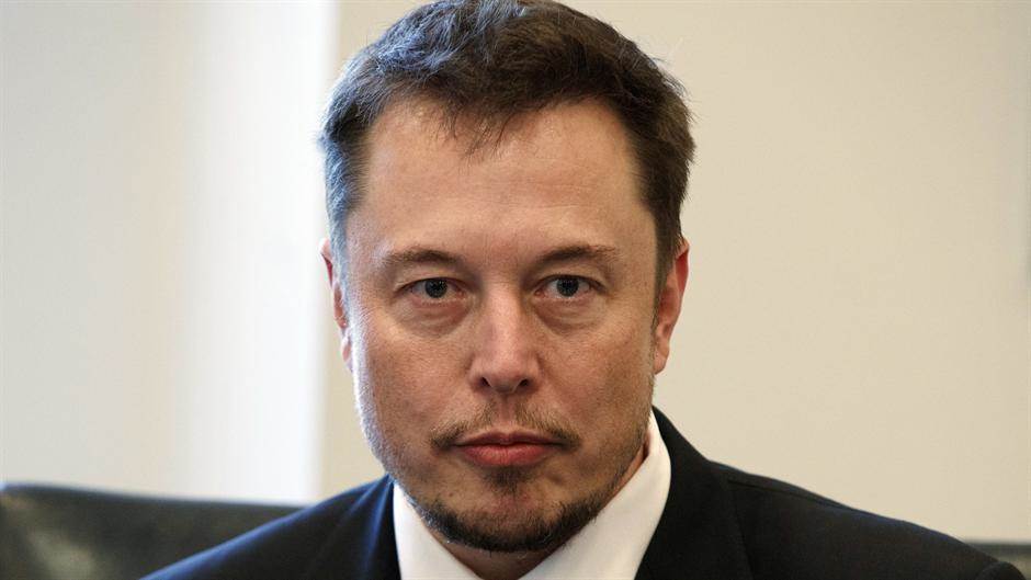 Kanije Vest Ilon Mask odbrana, Kanije Vest skocio na sto Elon Musk