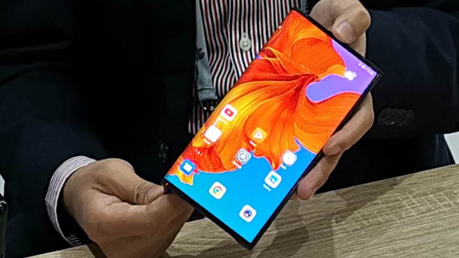 Huawei rasprodao Mate X sa savitljivim ekranom za minut!