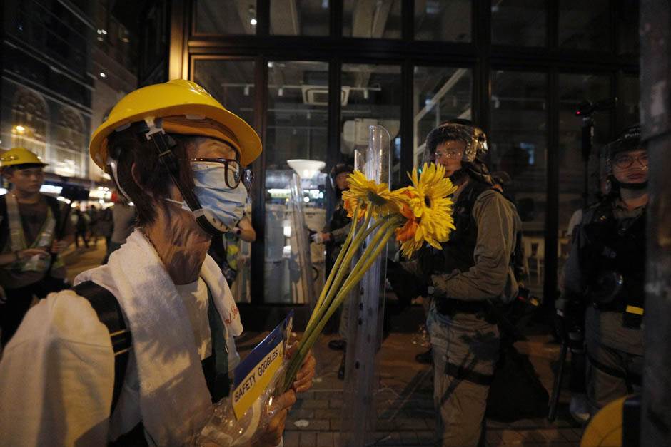 Hong Kong protesti Facebook Twitter nalozi