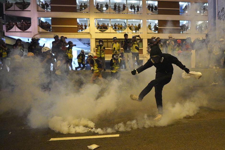 Hong Kong protesti Facebook Twitter nalozi