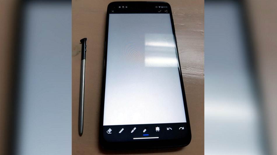 Jeftin telefon s OLOVKOM - procurelo dosta toga, kako vam se dopada? (FOTO)