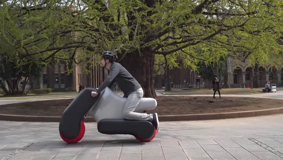 Elektricni skuter na naduvavanje lak kao pero 