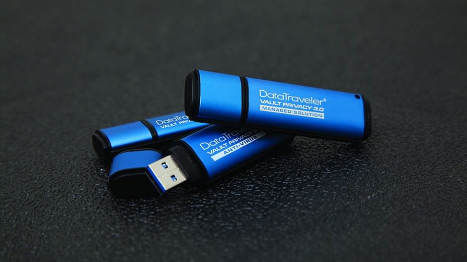 Kingston Data Traveler Vault Privacy 3.0 USB memorija cena u Srbiji, prodaja, kupovina, USB memorija