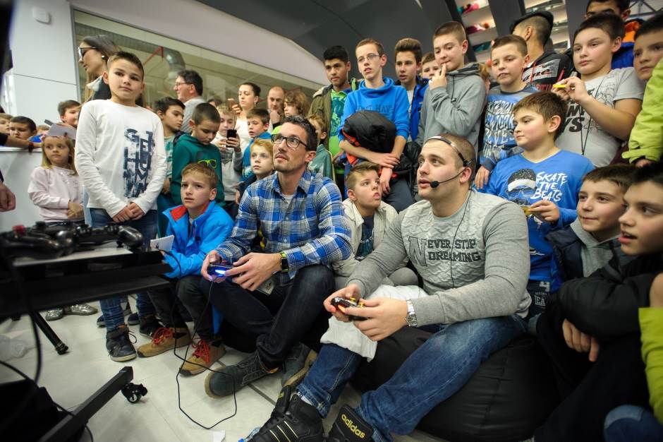 SerbianGamesBL YouTuber sa fanovima u Beogradu