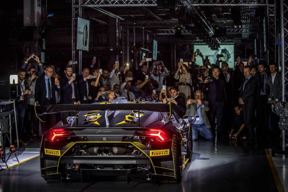 Provozajte novi Lamborghini Huracan 