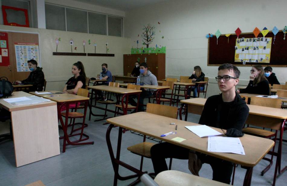 telefoni zabrana škole roditelji deca komunikacija nezadovoljstvo