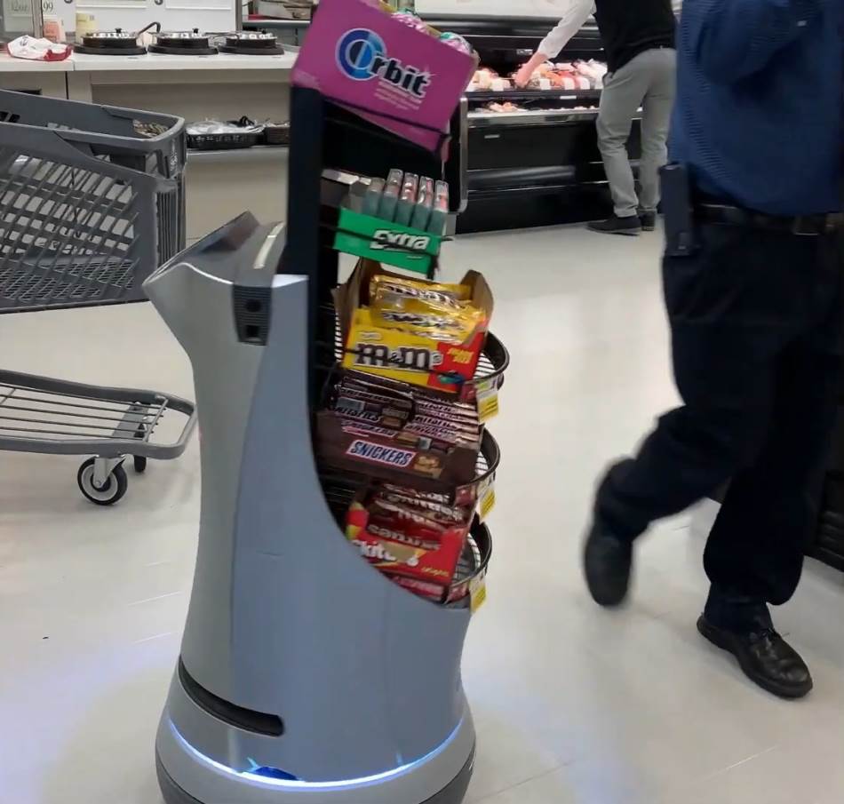 prati vas po prodavnici dok nešto ne kupite ovaj robot je prava napast za sladokusce