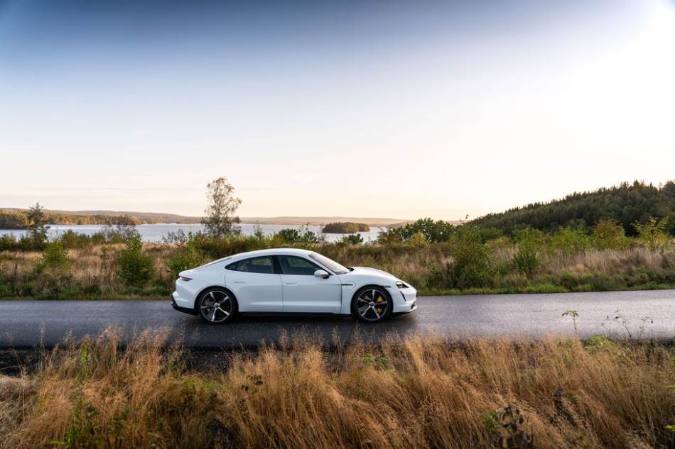 porsche povukao automobile iz prodaje