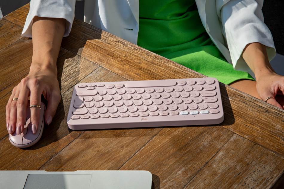 Logitech bežična tastatura i miš