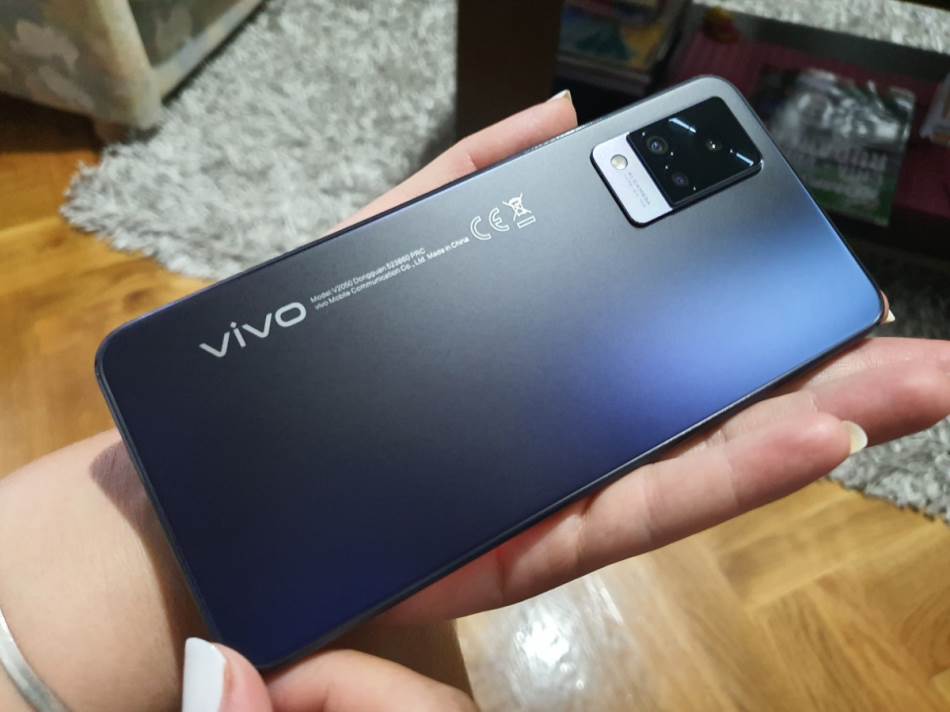 vivo V21 5G zadnja strana