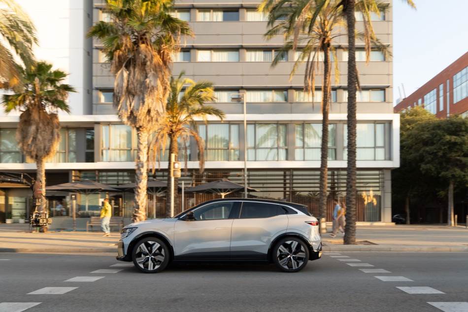 19548-All-NewMeganeE-TechElectric