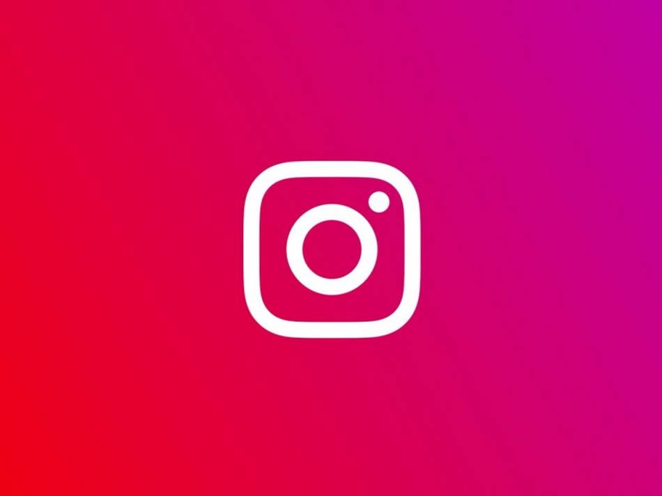 Instagram Link Sticker Story 2.jpg