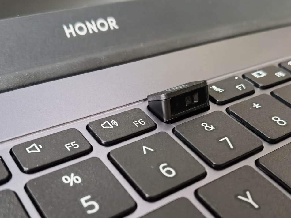 HONOR MagicBook X 15 laptop test i cena (9).jpg