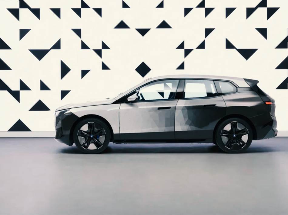 BMW koji menja boju