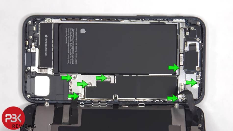 iPhone SE 2022 ispod ekrana