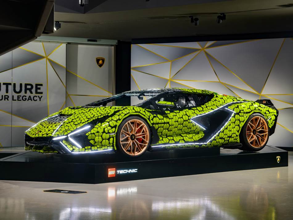 Automobil napravljen od LEGO kockica