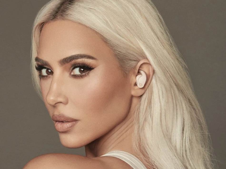 Kim Kardašijan Beats Fit Pro slike 1.jpg