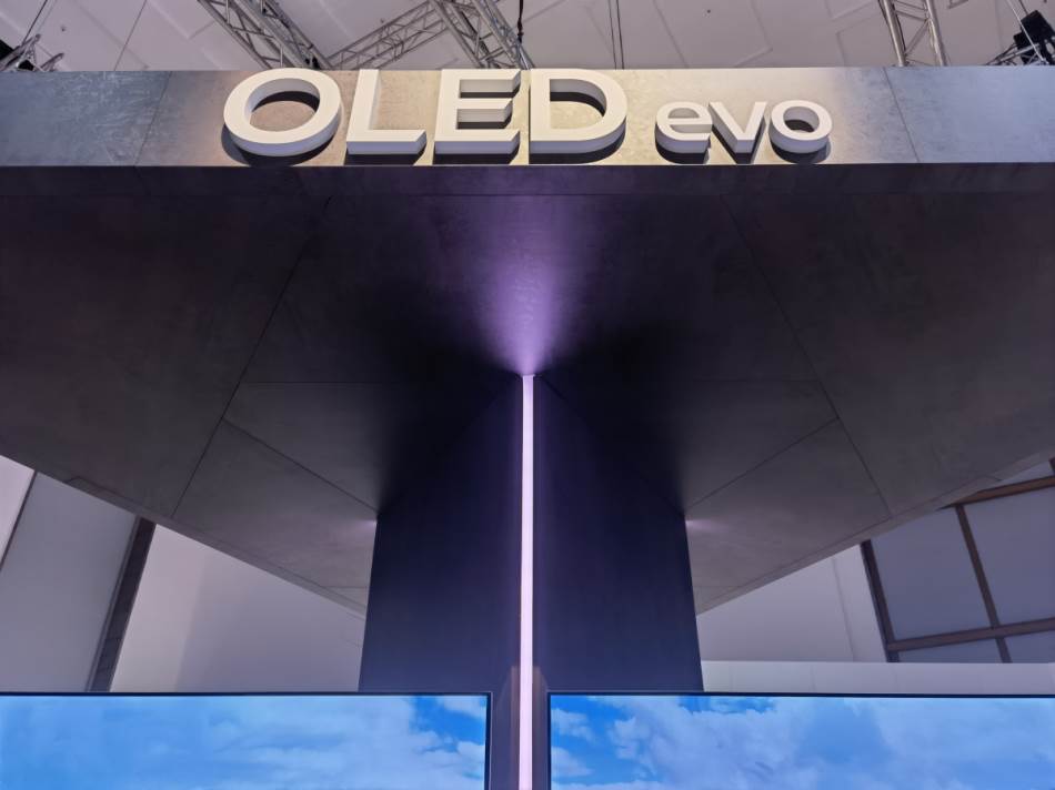 LG OLED 97 inča TV (6).jpg