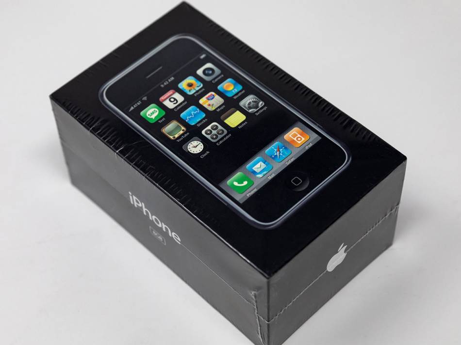 Originalni iPhone u vakuum pakovanju prodat na aukciji za 40.000 dolara