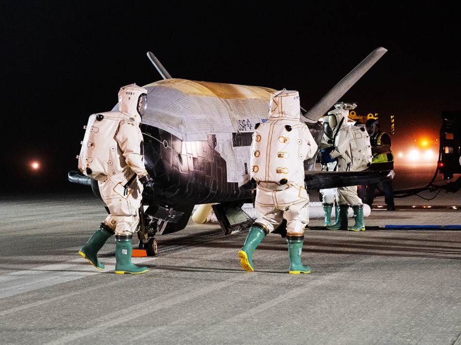 X 37B tajanstvena američka letelica sletela na zemlju nakon 908 dana u svemiru