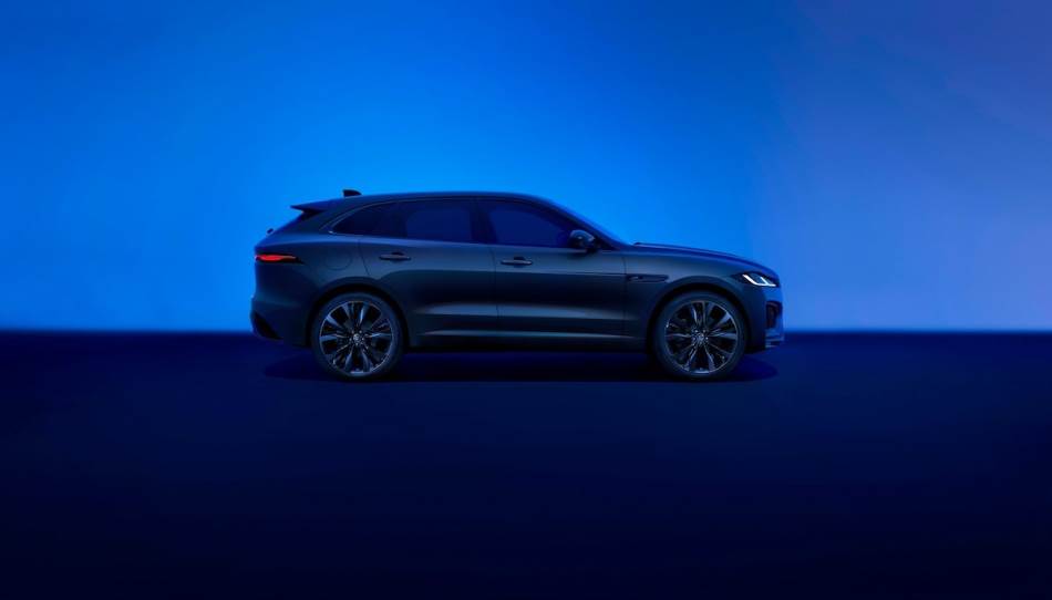 2024 Jaguar F-Pace P400e 1.jpg
