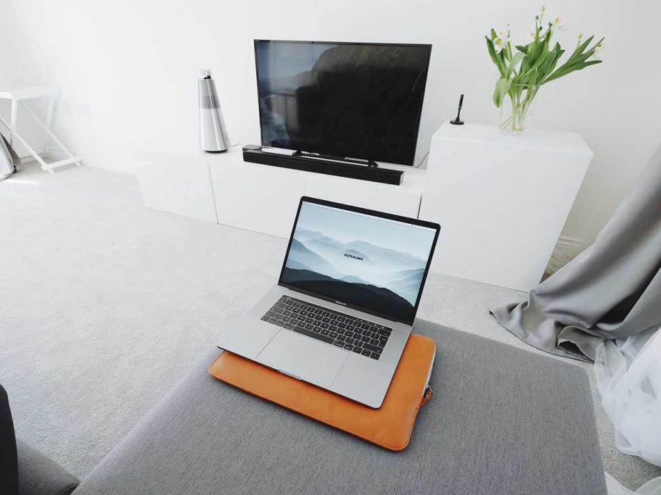 laptop i televizor.jpg