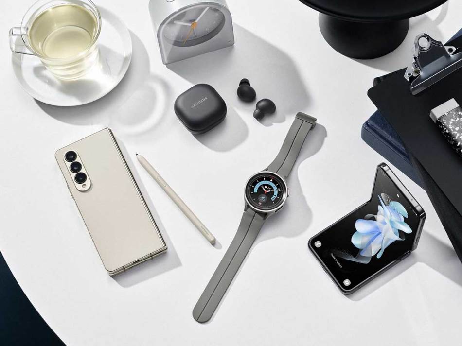 Samsung Galaxy Z telefoni, sat i slušalice